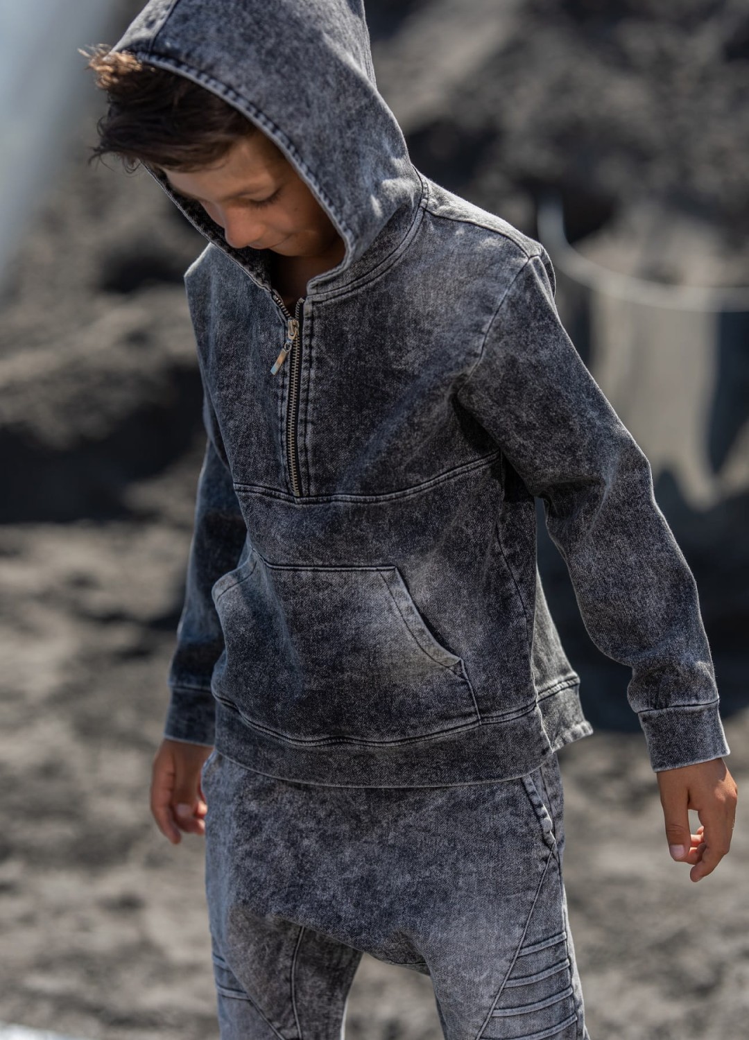 jeansowa bluz z kapturem kangurka grafitowa mash mnie