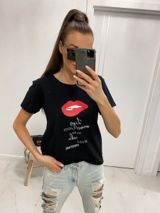 Czarny t-shirt damski usta TMC Moda   