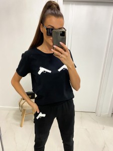 Czarny t-shirt gun TMC Moda   