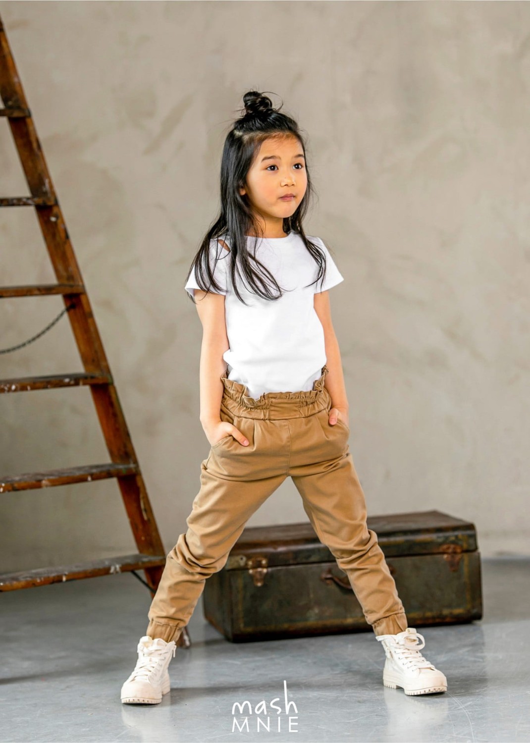 beżowe spodnie z falbanką w pasie mash mnie