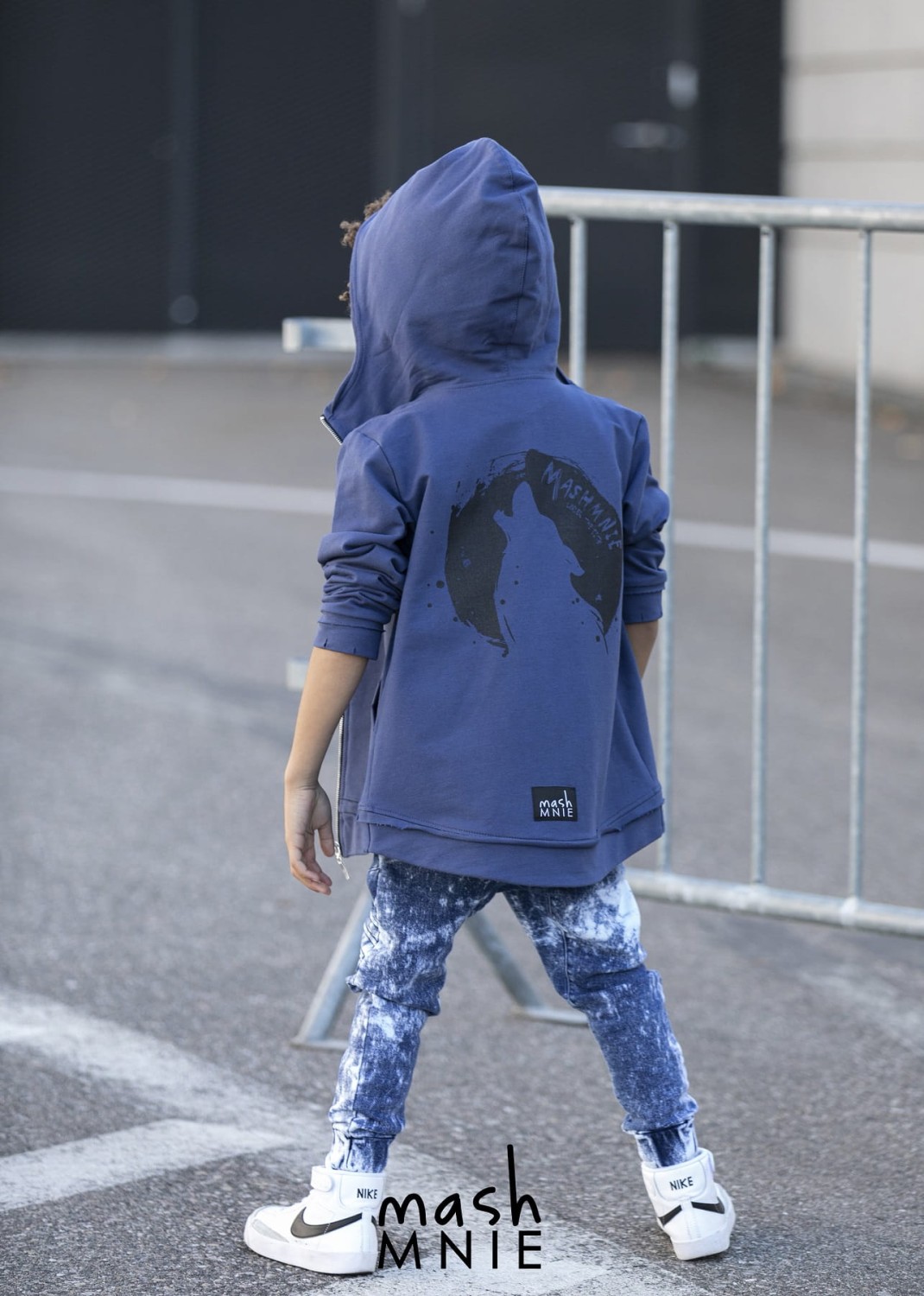 rozpinana bluza z wilkiem niebieska mash mnie