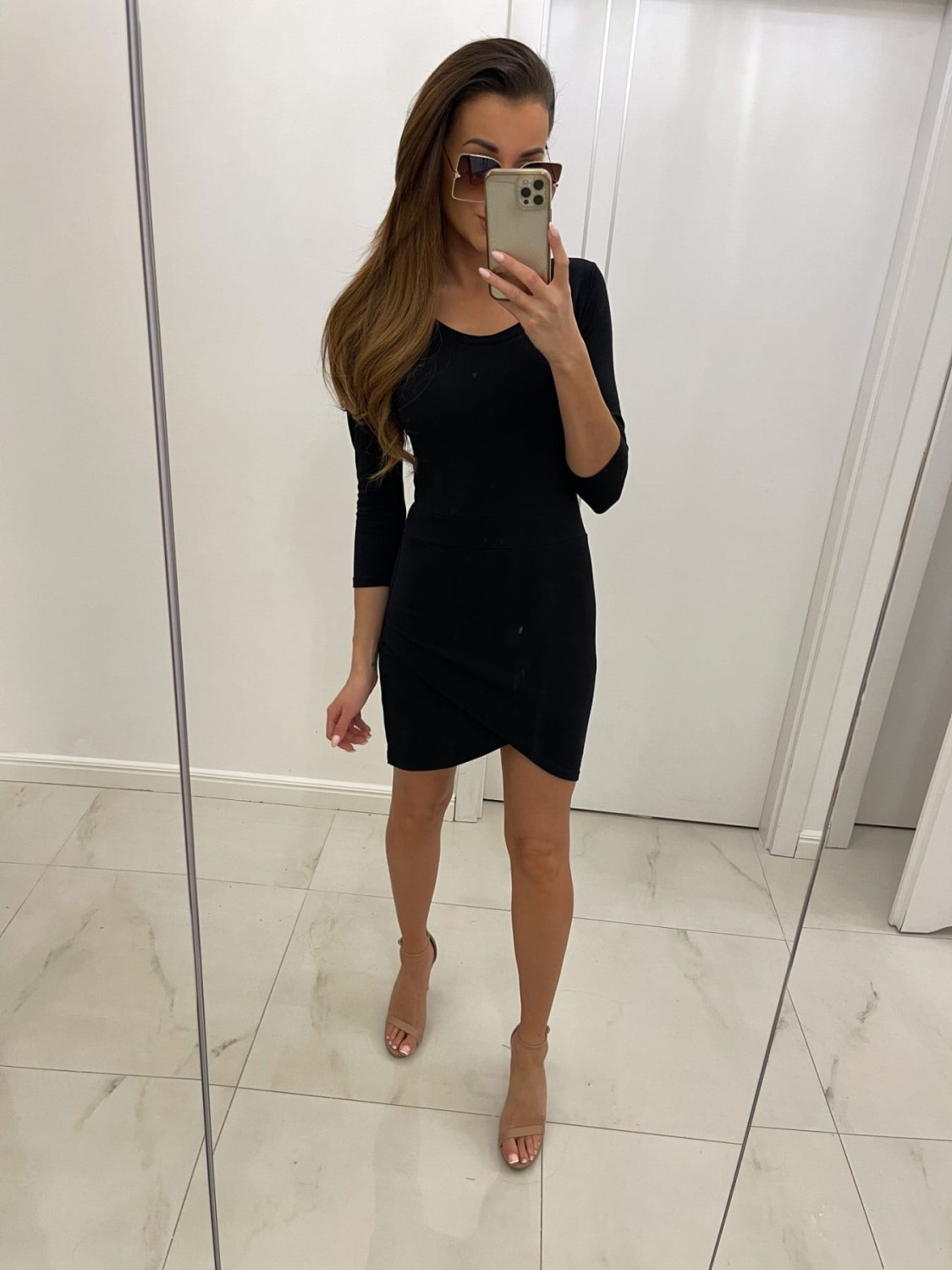 dopasowana sukienka mini czarna tmc moda