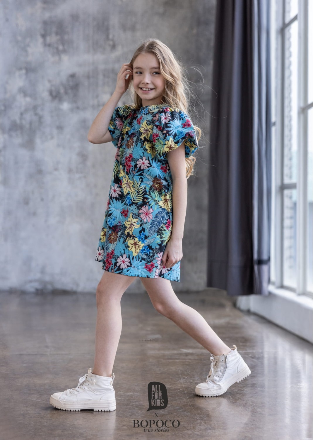 wzorzysta sukienka z bufiastymi rękawami all for kids