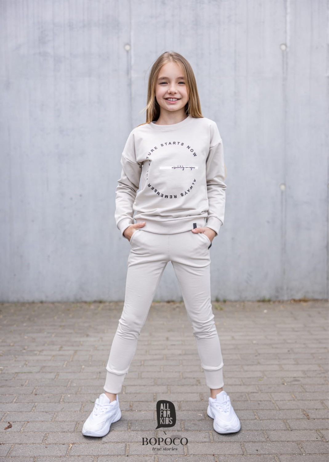 beżowe spodnie dresowe all for kids