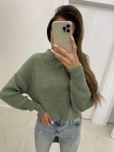 Sweter damski krótki przód dłuższy tył zielony Tmc Moda 