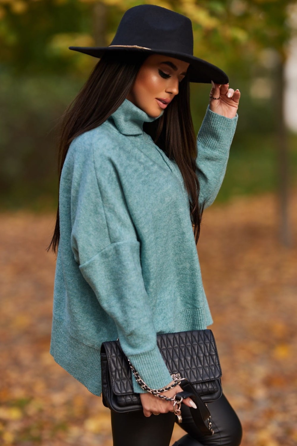 sweter damski z golfem i przeszyciem oversize mięta Me Gusta