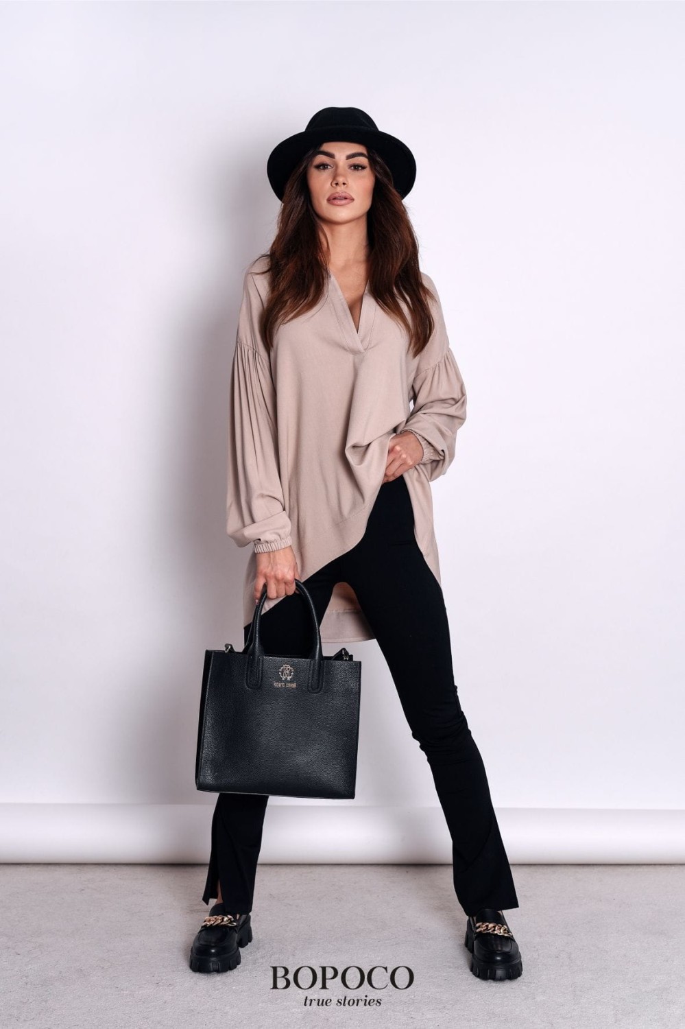 czarne spodnie legginsy z rozcięciem Bopoco