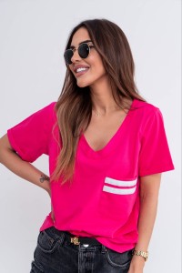 Bluzka damska z dekoltem V kieszonka fuksja TMC Moda     