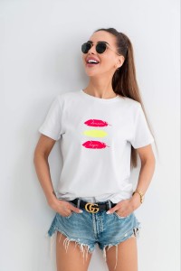 Biały t-shirt damski z nadrukiem pióra TMC Moda    