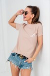 Beżowy t-shirt damski szpilki TMC Moda     