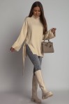 Sweter z rozcięciem i klamrą beżowy New Collection