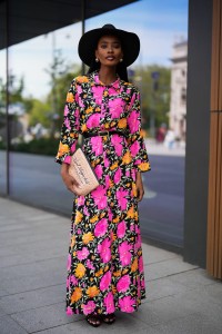 Długa sukienka w kwiaty Lola Fashion