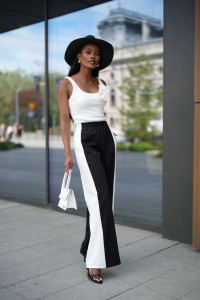 Spodnie szerokie nogawki czarno-białe Lola Fashion