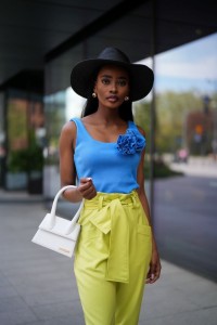 Bluzka top z różą niebieski Lola Fashion   