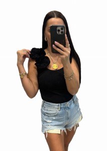 Bluzka top z różą czarny Lola Fashion   