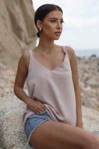 Bluzka na ramiączkach top beżowy Tmc Moda  