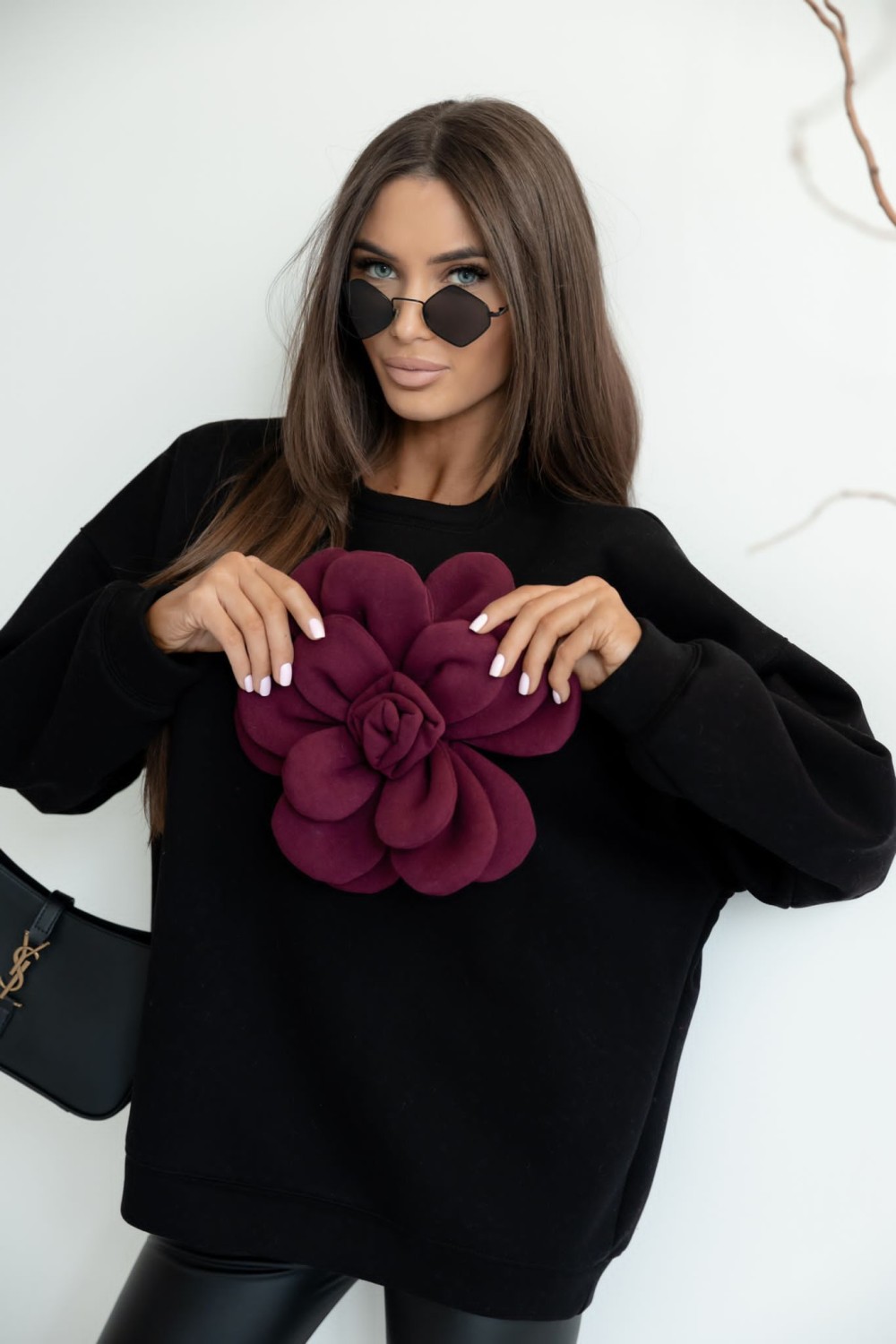 Czarna bluza z kwiatem Me Gusta [ROZMIAR: uniwersalny, KOLOR: czarny]