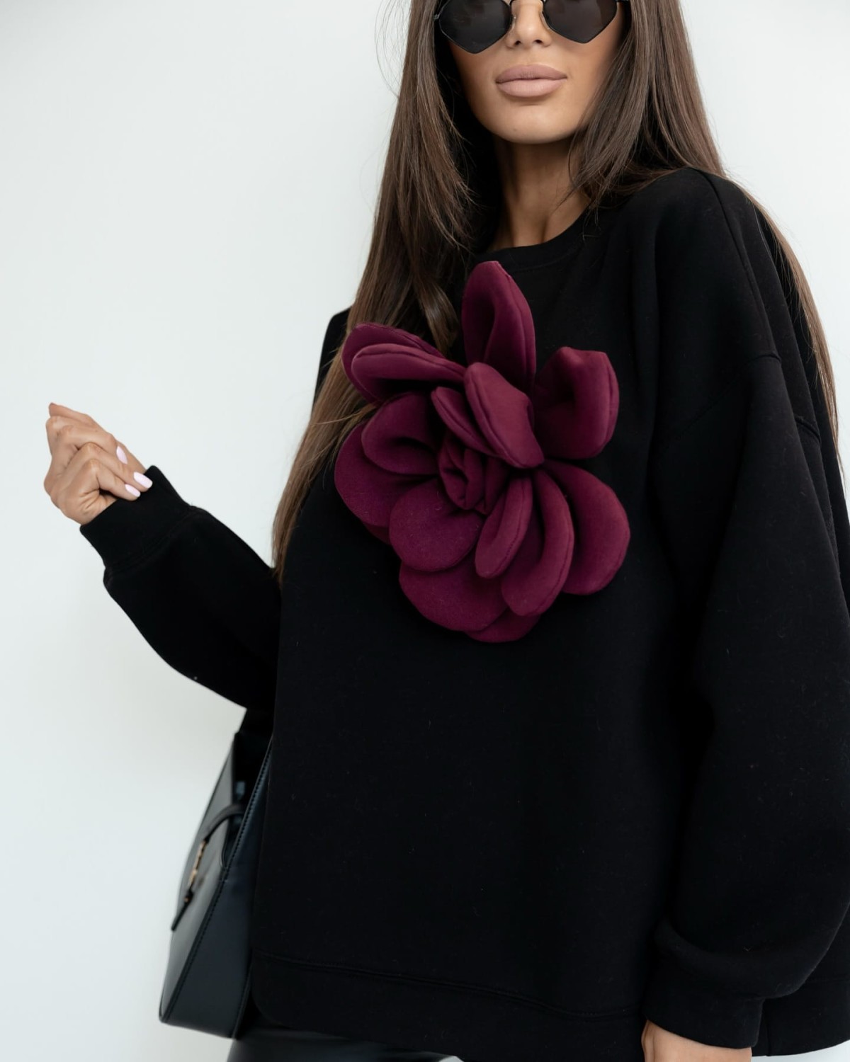 Czarna bluza z kwiatem Me Gusta [ROZMIAR: uniwersalny, KOLOR: czarny]