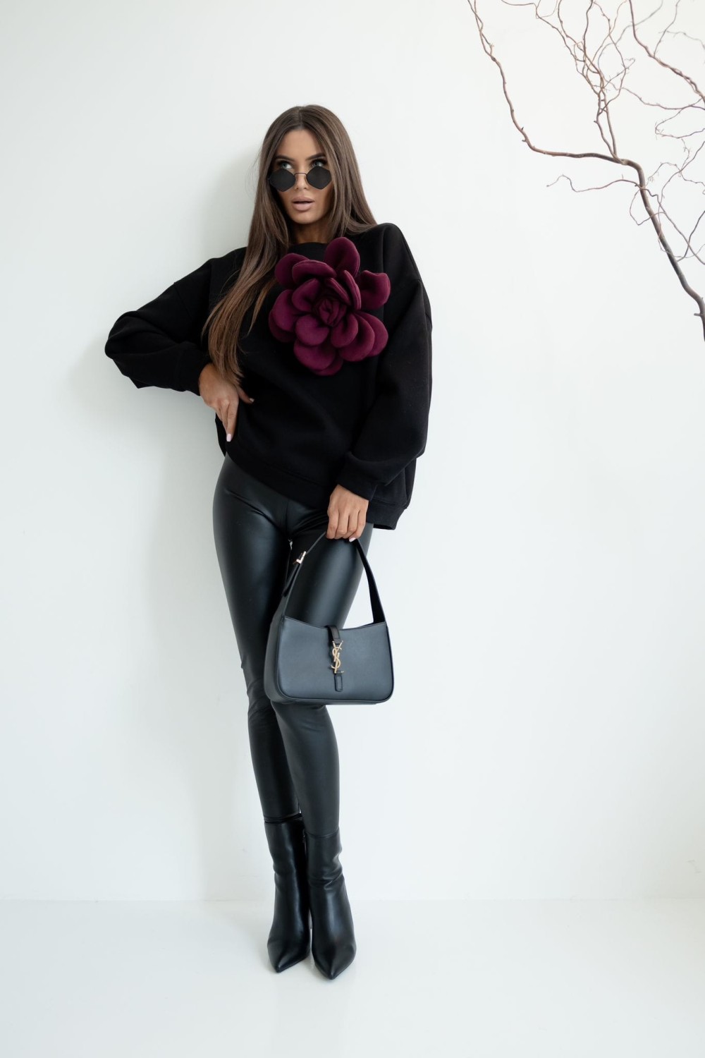 Czarna bluza z kwiatem Me Gusta [ROZMIAR: uniwersalny, KOLOR: czarny]