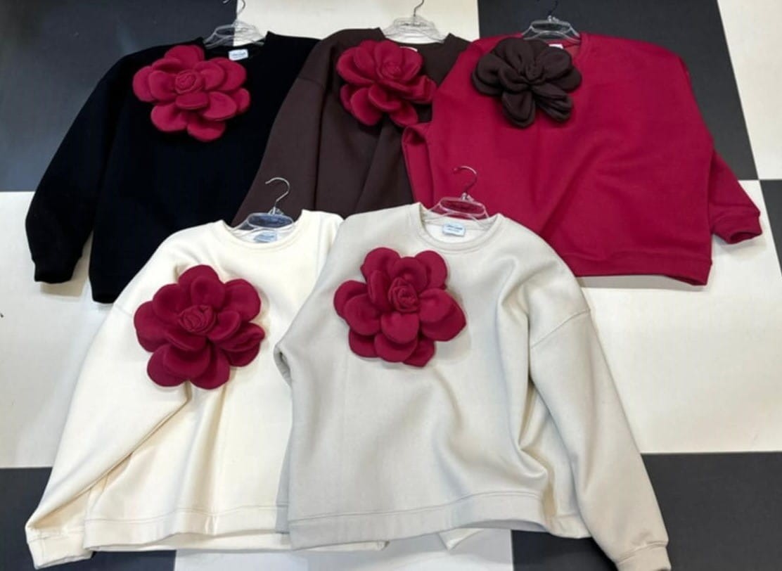 Czarna bluza z kwiatem Me Gusta [ROZMIAR: uniwersalny, KOLOR: czarny]