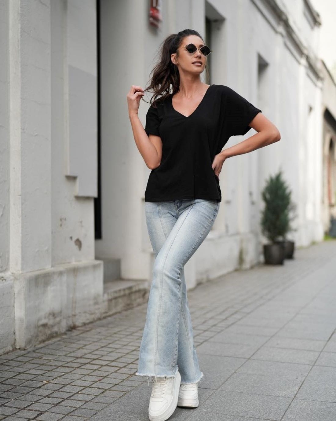 Bluzka dekolt serek czarna Me Gusta [ROZMIAR: uniwersalny, KOLOR: czarny]