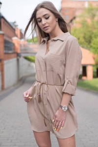 Beżowa sukienka koszula z paskiem boho Me Gusta