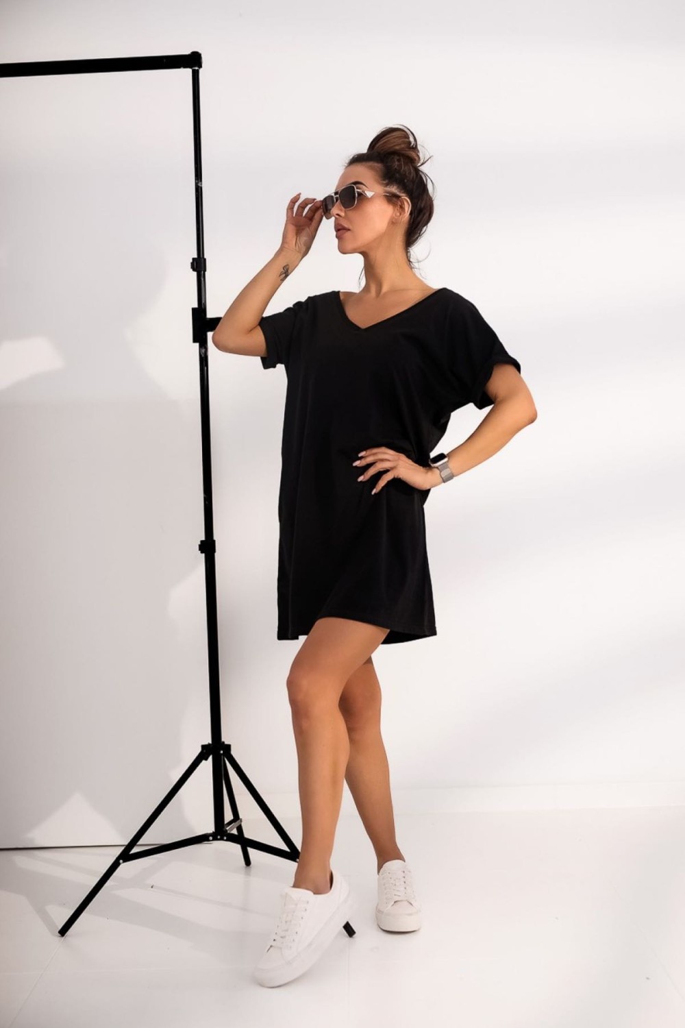 Czarna sukienka V neck przód tył TMC Moda [ROZMIAR: uniwersalny, KOLOR: czarny]