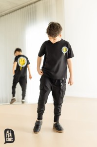 Czarne spodnie z kieszeniami i taśmą All For Kids    