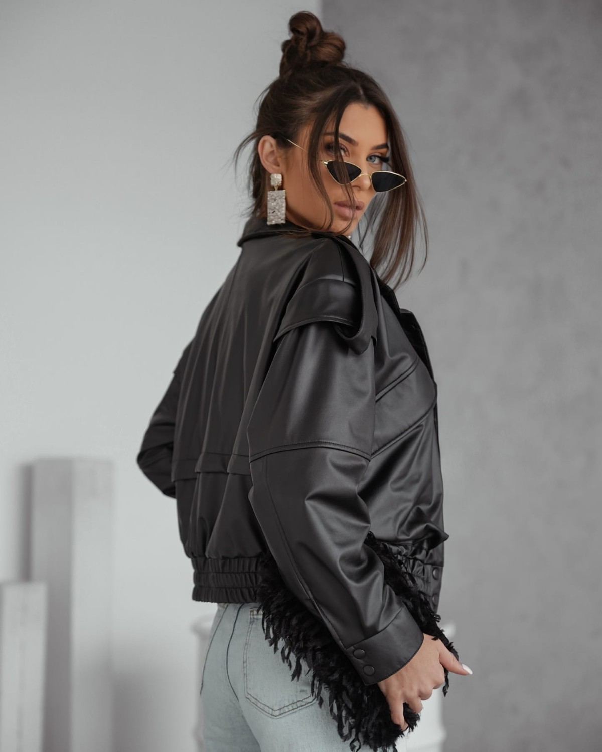 Kurtka damska bomberka czarna eko skóra pagony Me Gusta