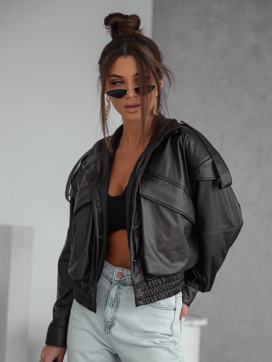 Kurtka damska bomberka czarna eko skóra pagony Me Gusta