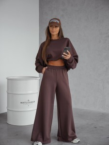 Komplet dresowy szerokie spodnie i bluza brązowy Me Gusta 