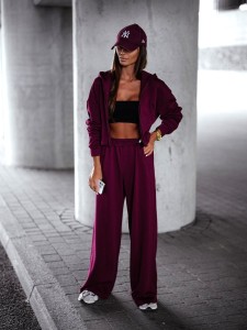 Bordowy dres damski szerokie spodnie i bluza z kapturem Me Gusta 