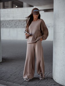 Dres damski szerokie spodnie i bluza latte Me Gusta  