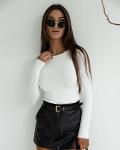 Dopasowana bluzka damska basic biała Me Gusta 