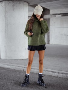 Sweter z golfem damski oversize khaki Me Gusta   