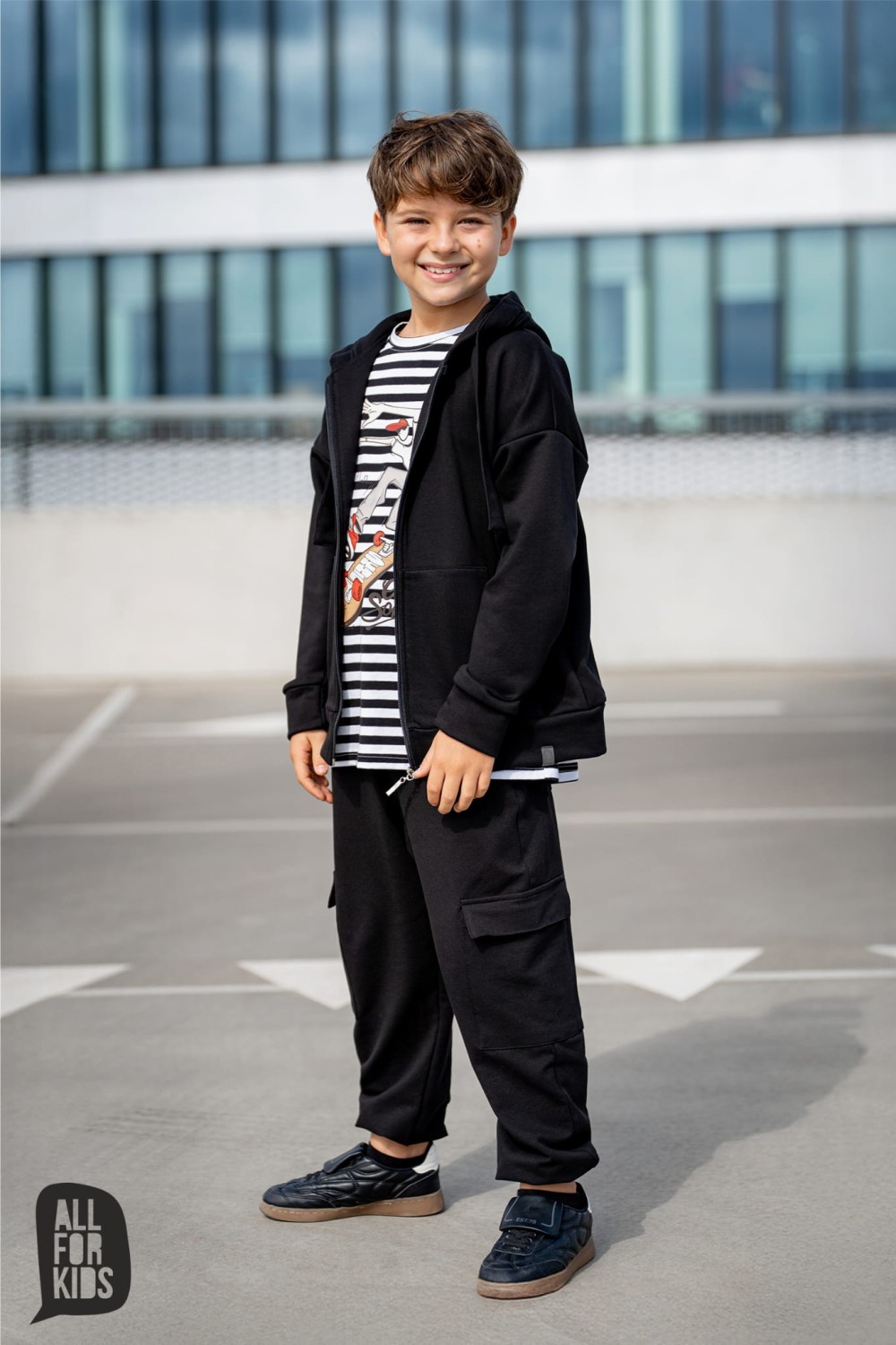 szerokie spodnie z kieszeniami i gumką na dole czarne all for kids