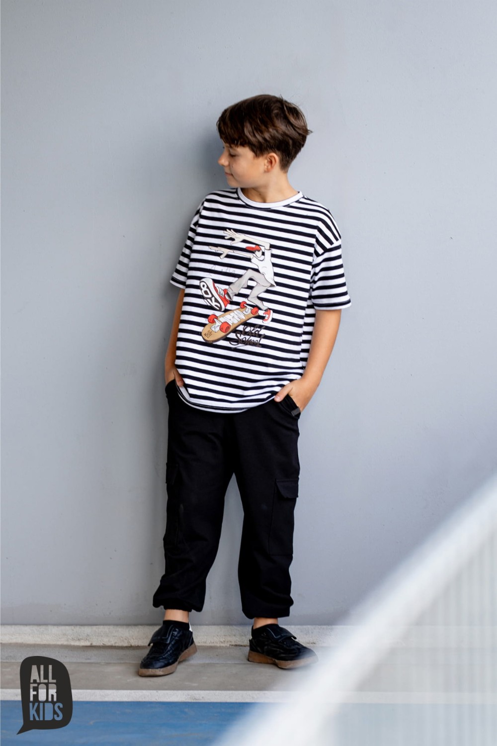 szerokie spodnie z kieszeniami i gumką na dole czarne all for kids