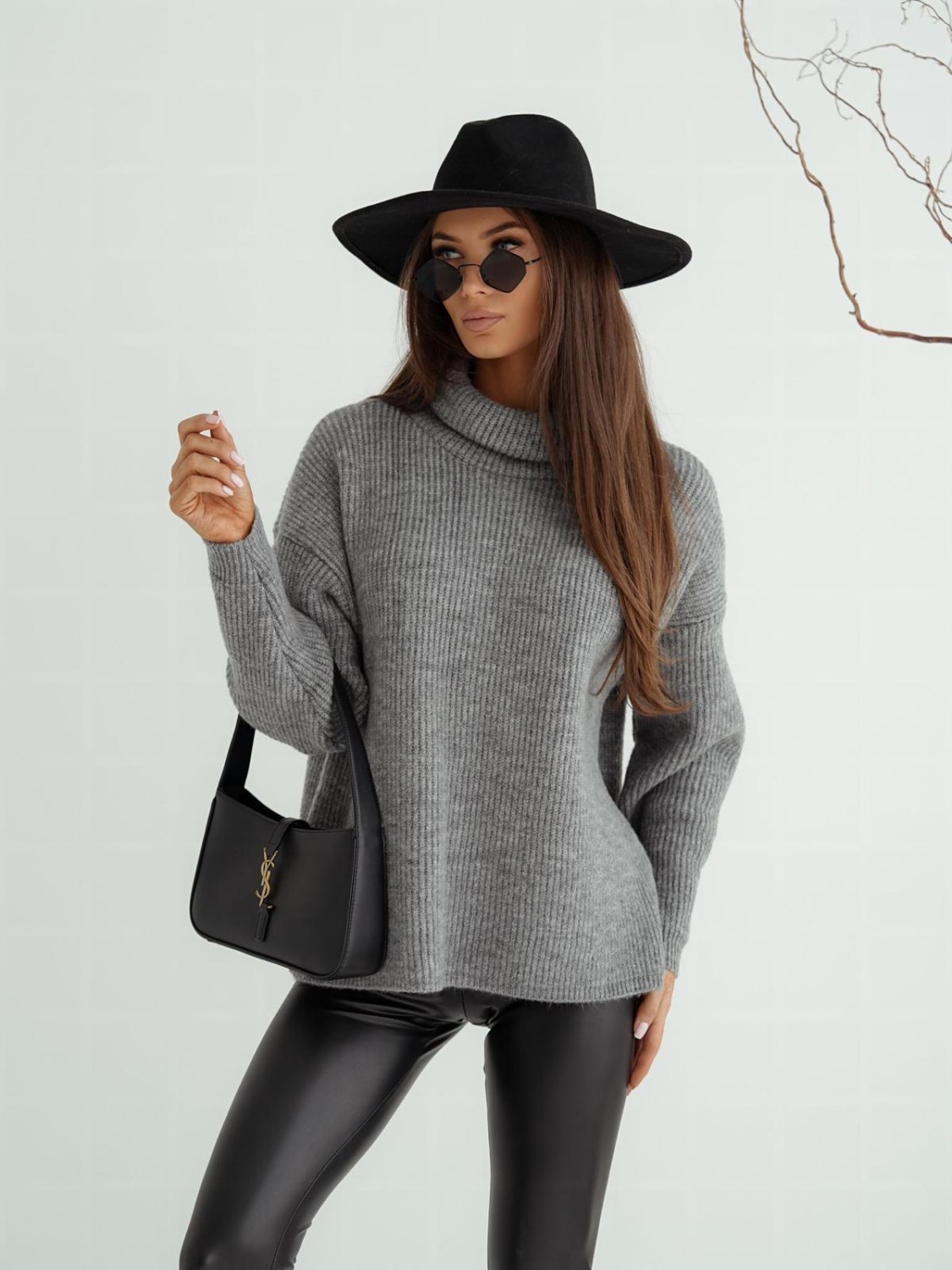 sweter damski z golfem oversize szary Me Gusta