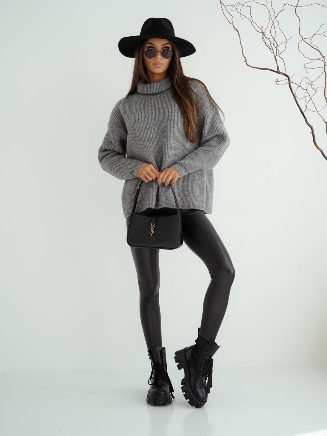 sweter damski z golfem oversize szary Me Gusta