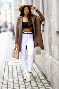 Sweter kardigan z kapturem oversize brązowy rio Me Gusta 