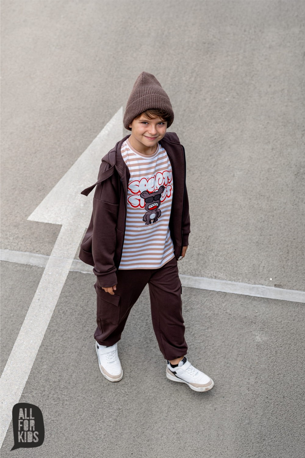 brązowe spodnie z kieszeniami i gumką na dole All For Kids