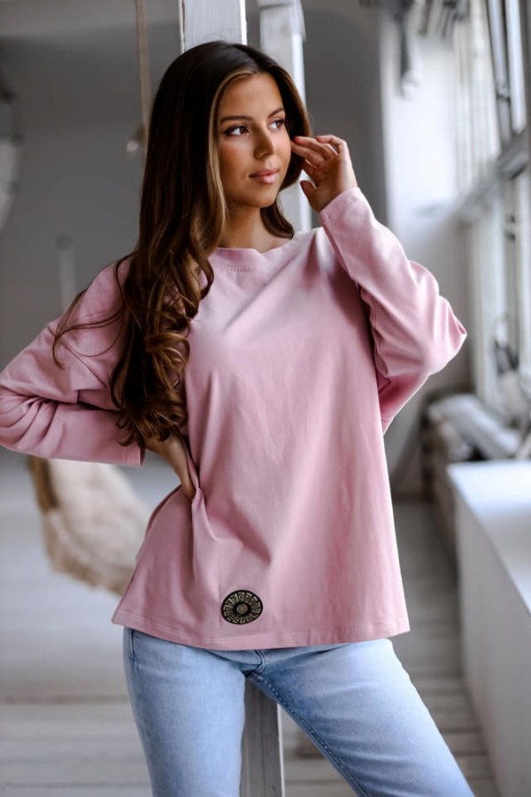 bluzka damska oversize z naszywką długi rękaw różowa Me Gusta