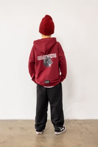 Bordowa bluza z  kapturem i wilkiem MASHMNIE 