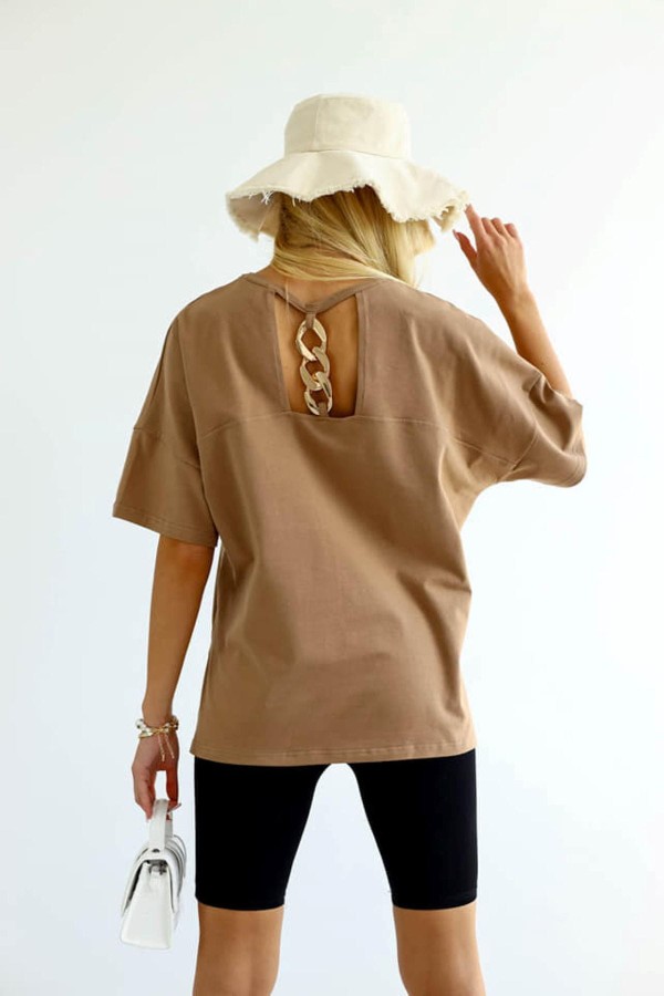 beżowy t-shirt damski oversize łańcuch Me Gusta