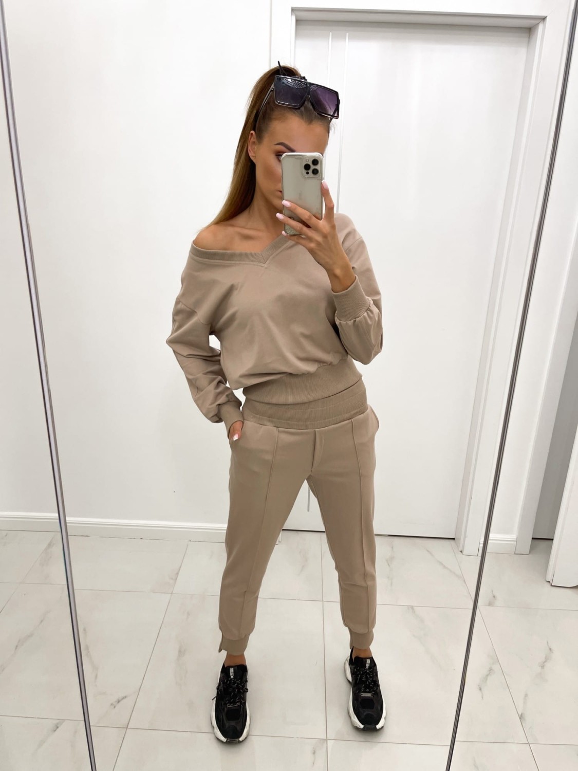 dres komplet damski spodnie i bluza beżowy Tmc Moda