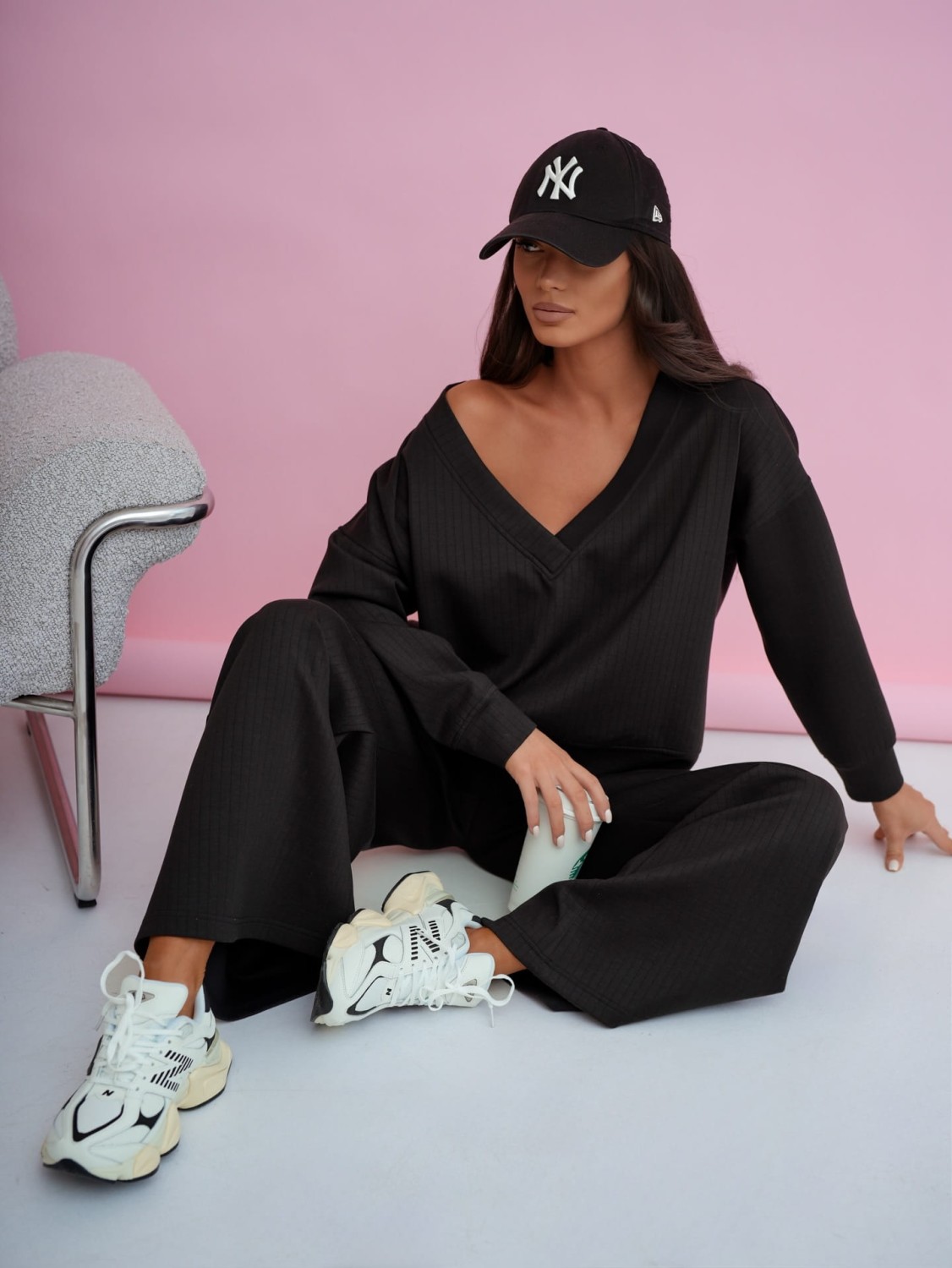 Me Gusta czarny dres damski komplet szerokie spodnie bluza z dekoltem V