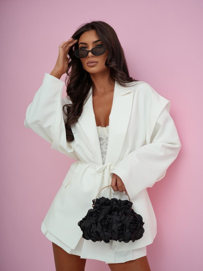 biała marynarka damska wiązana paskiem elegancka oversize Me Gusta