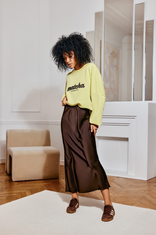 Brązowa spódnica damska satynowa - BOPOCO