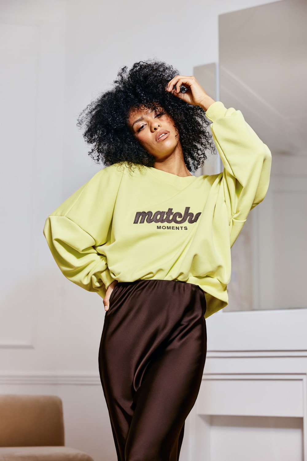 Brązowa spódnica damska satynowa - BOPOCO