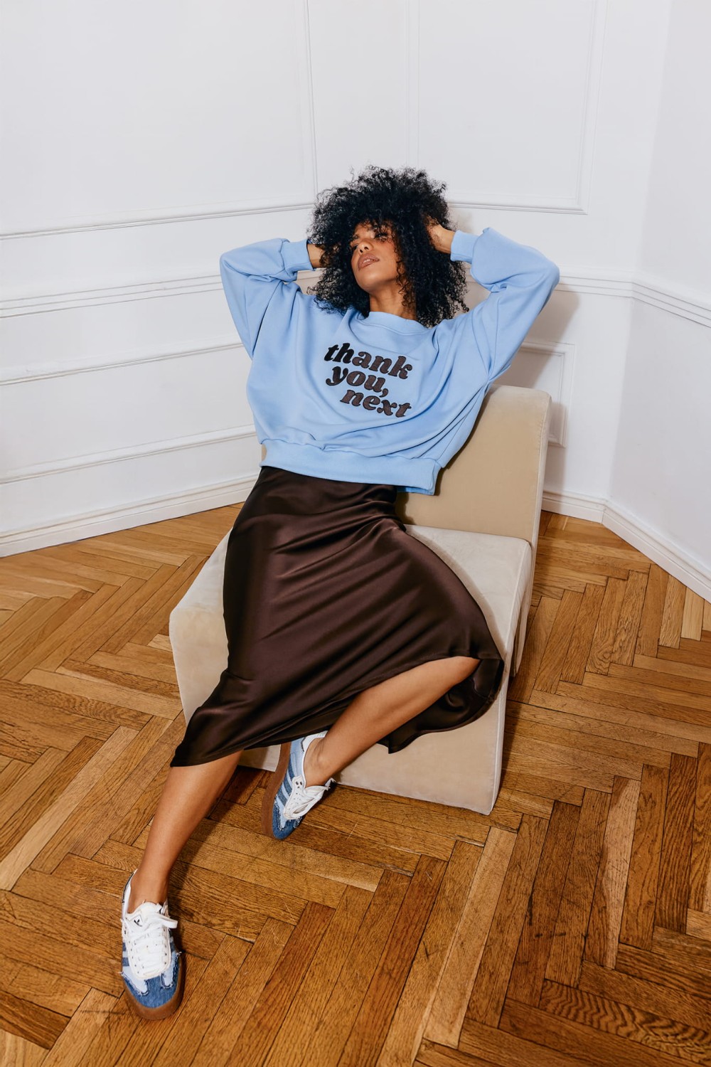 Brązowa spódnica damska satynowa - BOPOCO